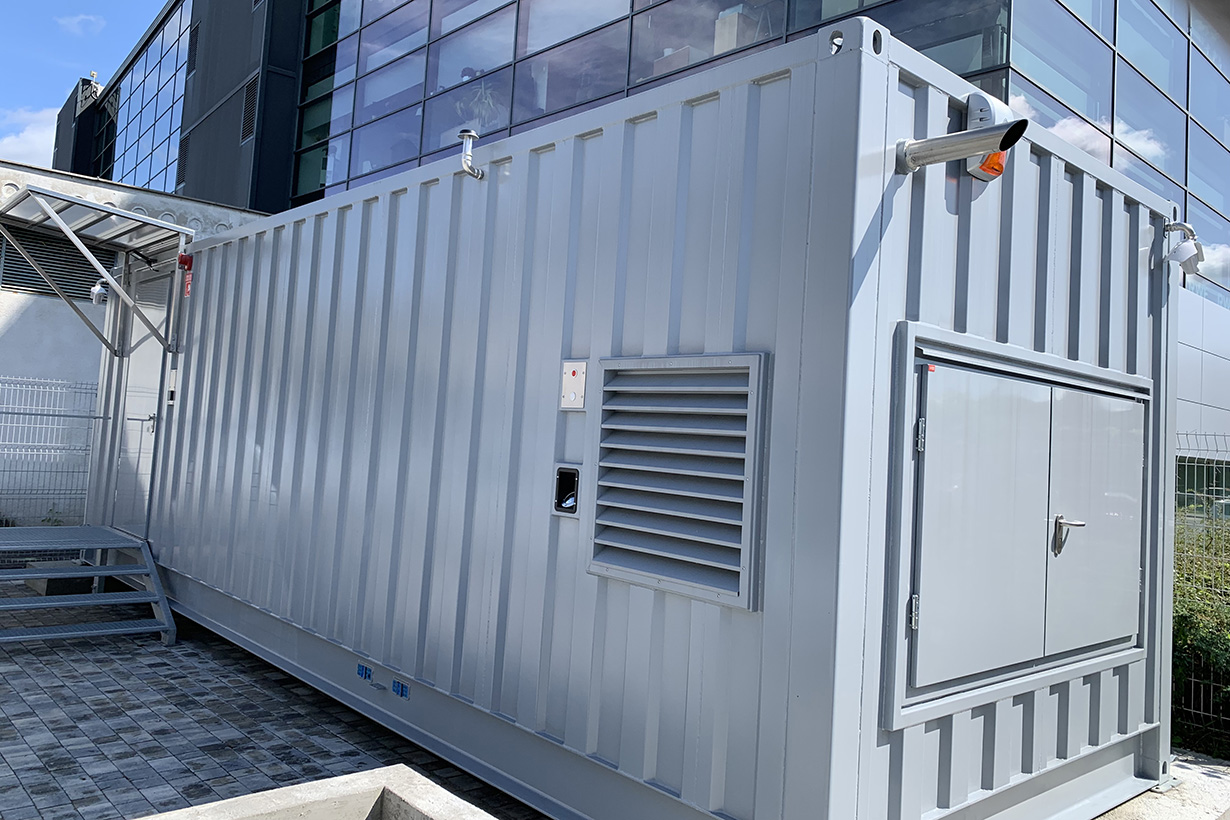 Deployment of a Modular Hybrid Data Centre at UL FRI